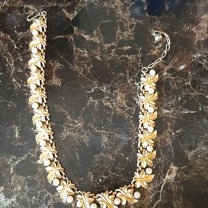 Unique necklace gold leaves with pearls